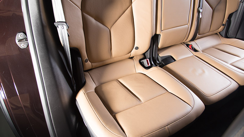 aa_0010_beige-interior-decoration-luxurious-car